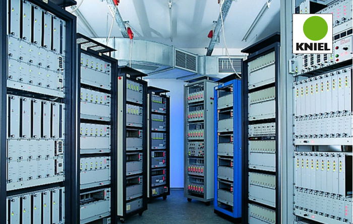 Kniel�Դ���b